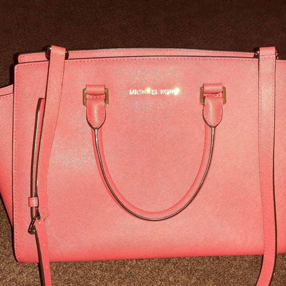 Micheal Kors purse handbag